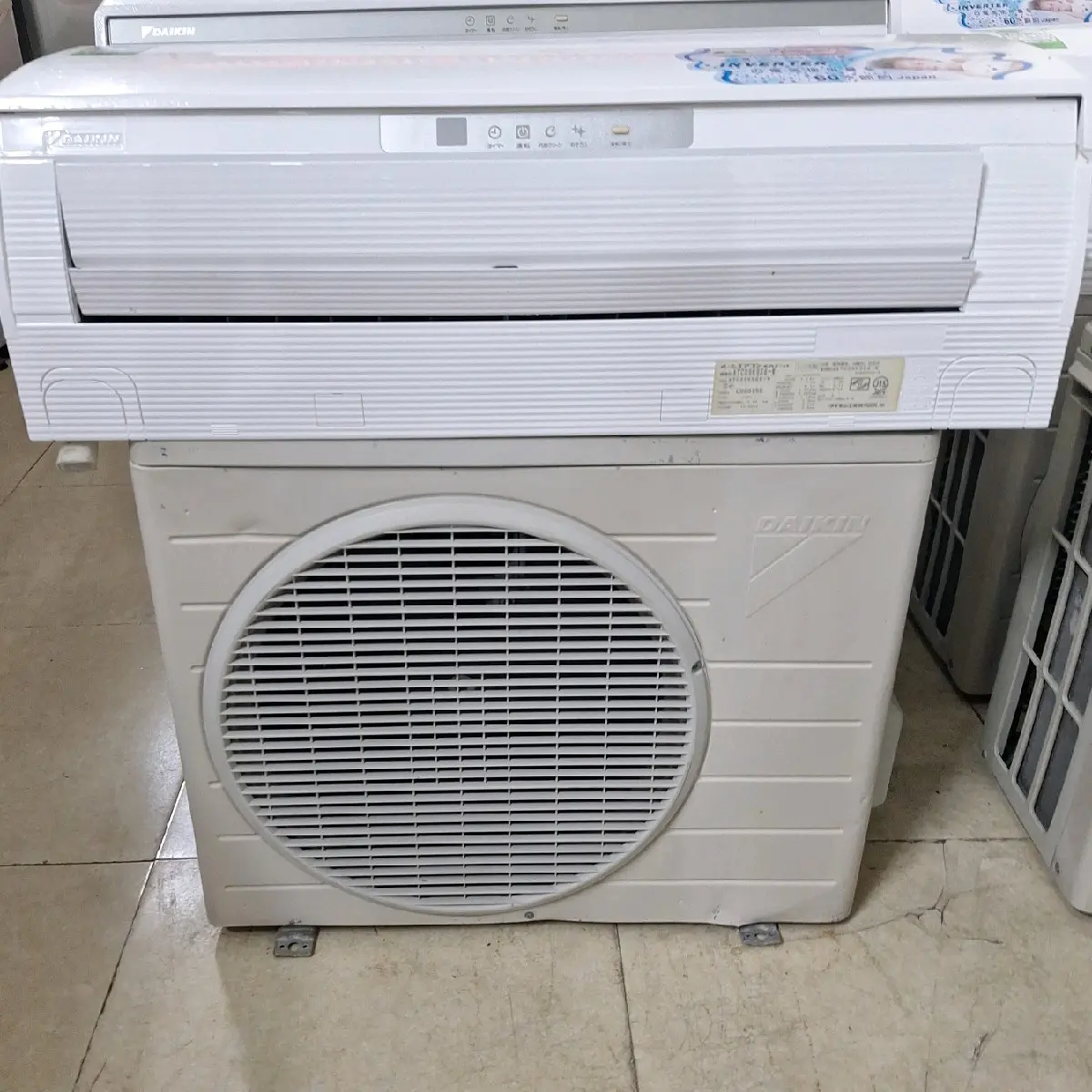 Điều hòa Daikin Inverter siêu tiết kiệm điện 12000BTU, chạy êm ái, không khô da, đau họng - 2 chiều nóng lạnh, phòng 20m2