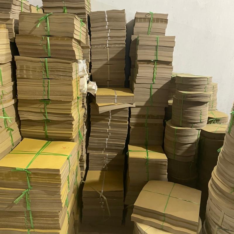 2 kg. Giấy Lót phân chim cho các loại lồng vuông, tròn, đủ kích thước