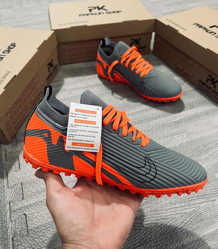 Giày đá bóng vải dệt phủ keo dập nhám cực nhẹ mềm mỏng ôm chân