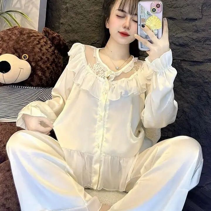 Set đồ ngủ tay dài cổ ren nút ngọc chất lụa latin sang chảnh