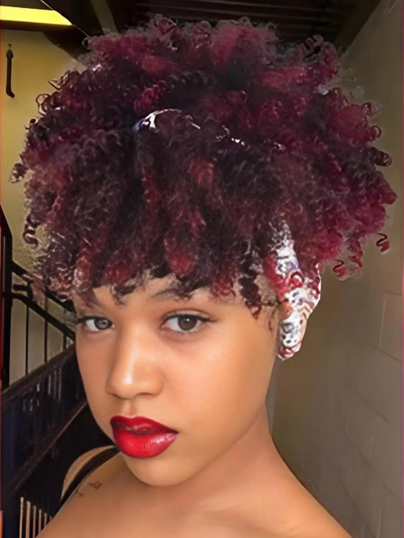 Red & Black Short Curly Headband Wigs for Women, Gorgeous Fluffy Wigs with Bangs, Synthetic Full Machine Wigs for Party, Daily Use