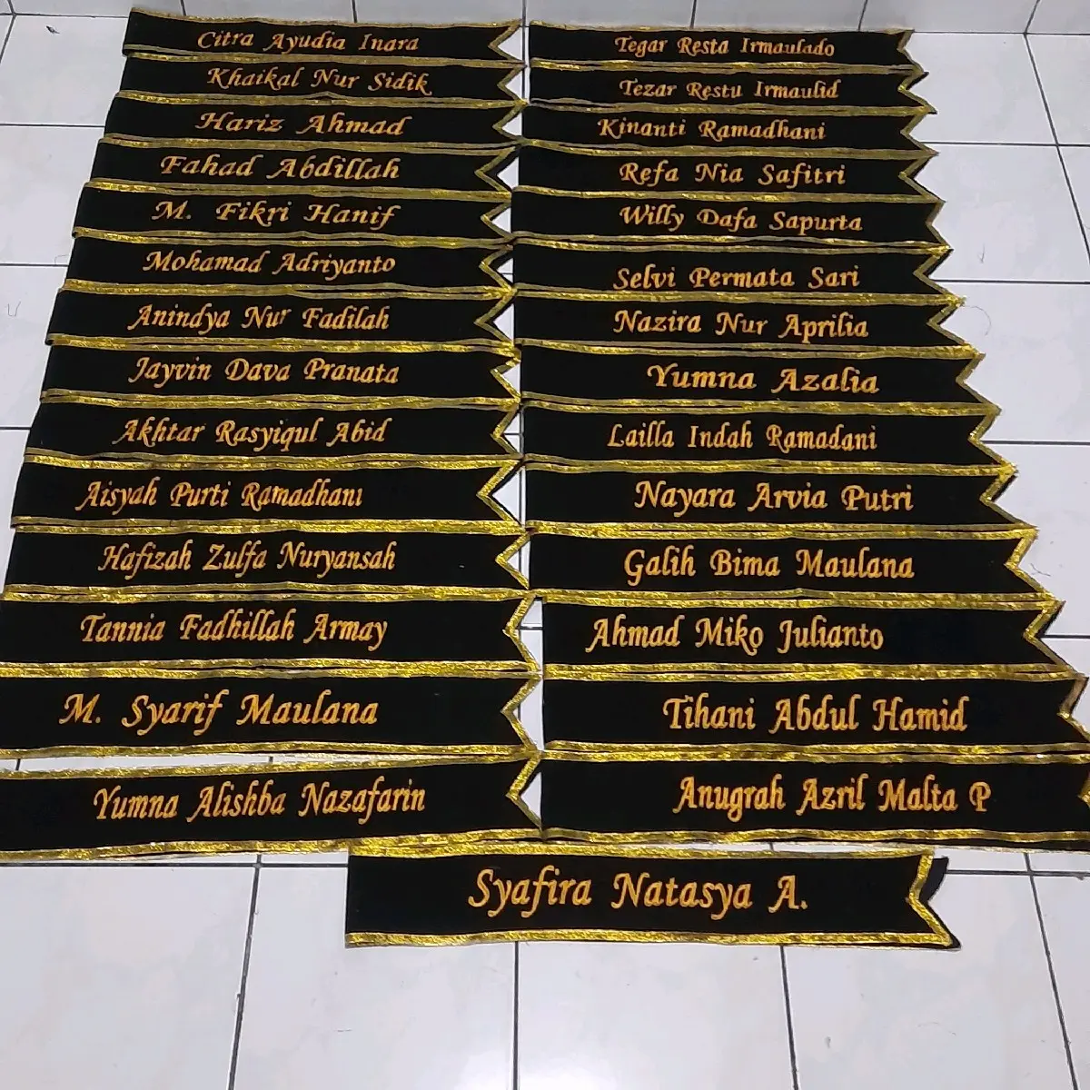 SELEMPANG WISUDA BAHAN BLUDRU SELEMPANG LEHER Silver Gold