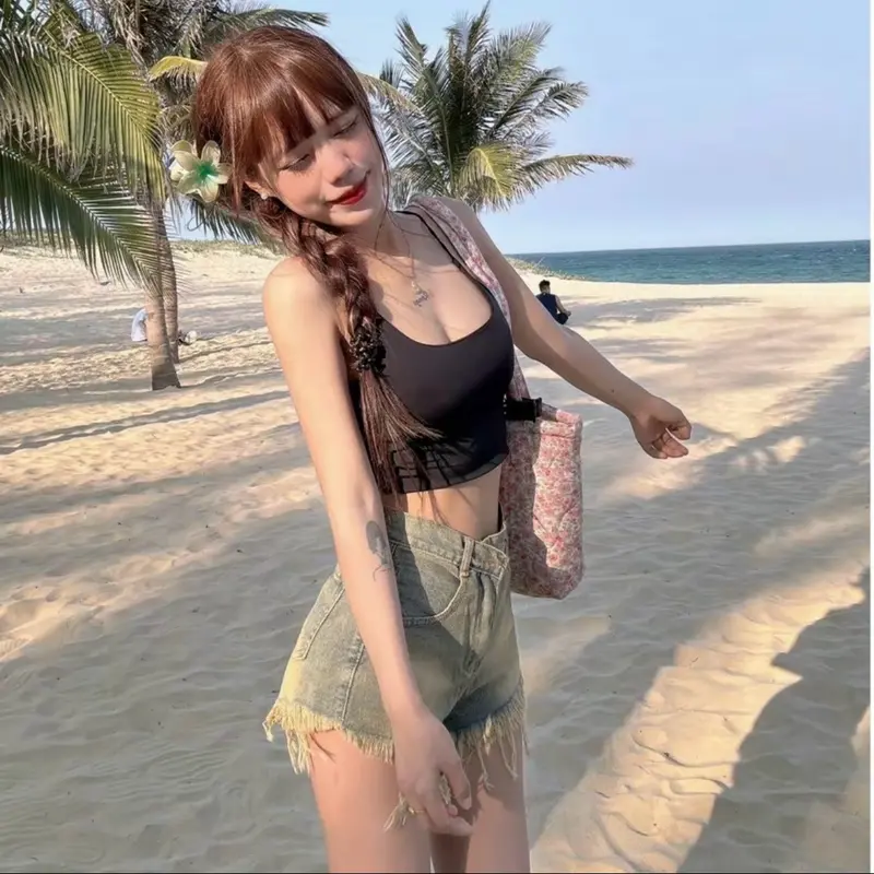 Quần short đùi jean nữ lưng cao rách tua bụi vàng 1