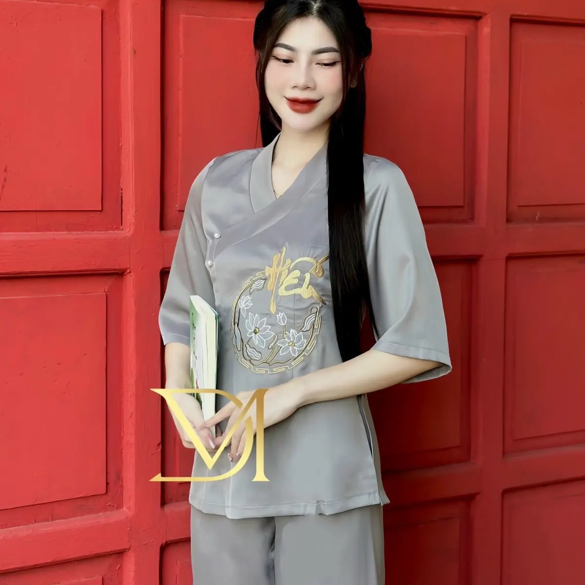 Pháp phục thêu chữ Hiếu