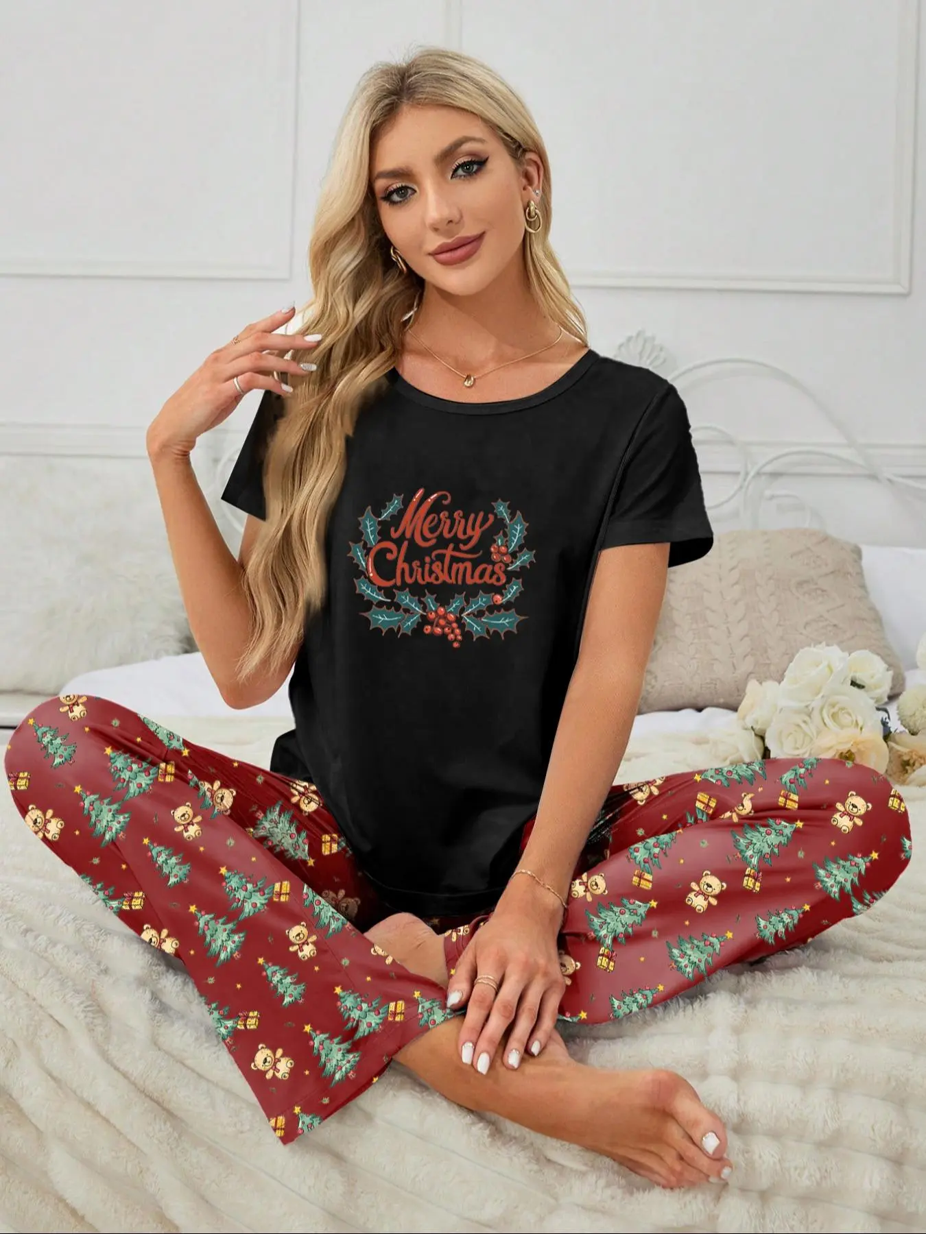 Two-Piece Set Women's Christmas Print Tee & Pants Pyjama, Casual Comfy Round Neck Short Sleeve T-shirt & Trousers  Set, Ladies Sleepwear for All Seasons， Co-ord Sets