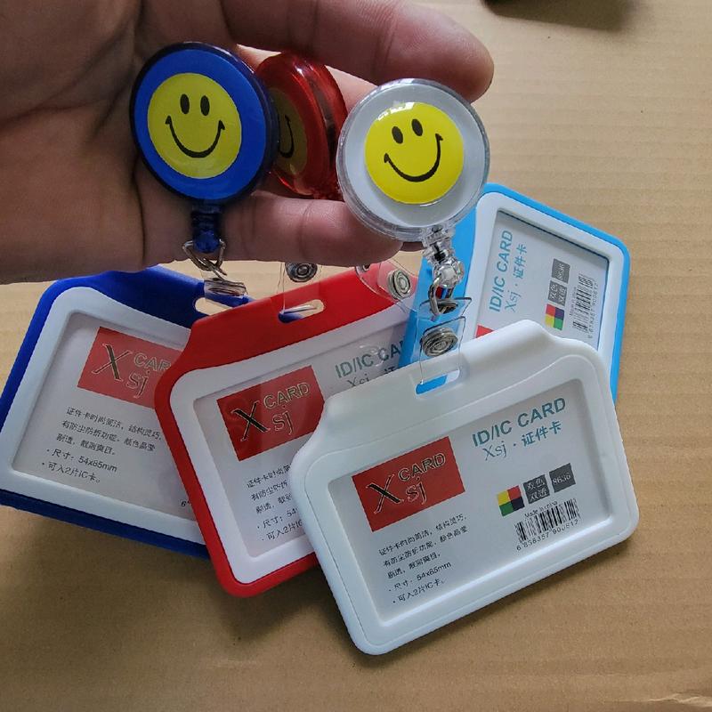 Bộ thẻ củ rút,gồm bảng tên và một củ rút, nguyên bộ, chất liệu nhựa dẻo kích thước bên ngoài 8x12 cm