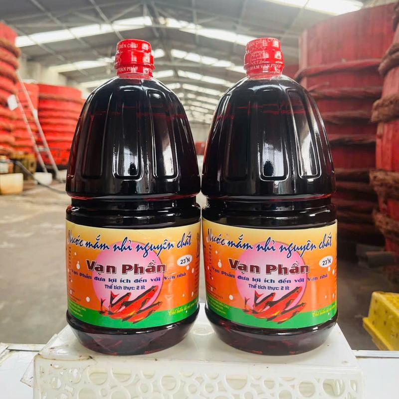 (Mua 1 tặng 1) Nước mắm nhỉ nguyên chất 23 độ đạm chuyên nấu can 2L (23 can 2L). Nước mắm nguyên chất từ cá cơm và muối ủ chượp 2 năm. Không dùng phụ gia công nghiệp Nước Sốt Gia Vị
