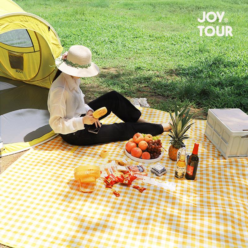 Product Introduction of Disposable yellow and red checkered picnic mat Outdoor barbecue picnic mat table cloth Restaurant restaurant tablecloth 5