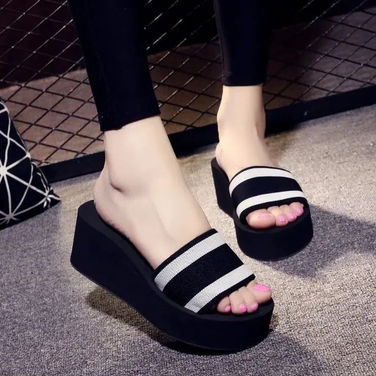 Dép Xốp, Dép Xỏ Ngón Nữ Mùa Hè, Đế Cao Gót, Chống Trượt, Áo Đi Bên Ngoài Thời Trang, Phong Cách Hàn Quốc, Thích Hợp Cho Kỳ Nghỉ Bờ Biển Và Bãi Biển, Năm 2025