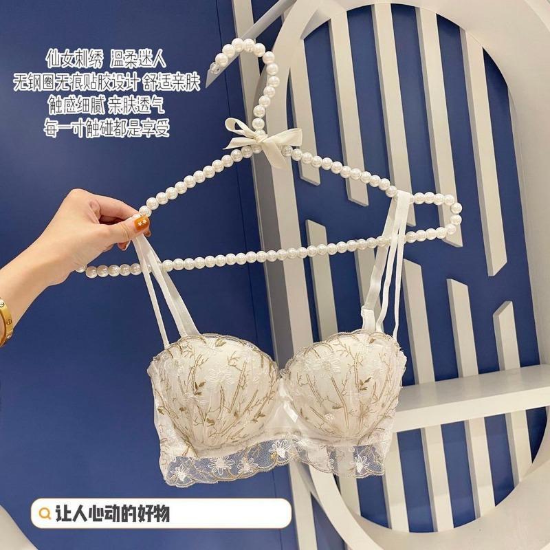 Product Introduction of Fairy embroidered lace bra for women with small chest, gathered and enlarged, soft steel ring, lifting and anti-drooping, sexy pure desire bra 6