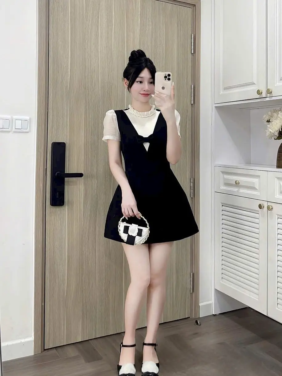 Váy Đen Trắng Hot Trend - Outfit Không Thể Bỏ Qua Cho Mọi Cô Gái