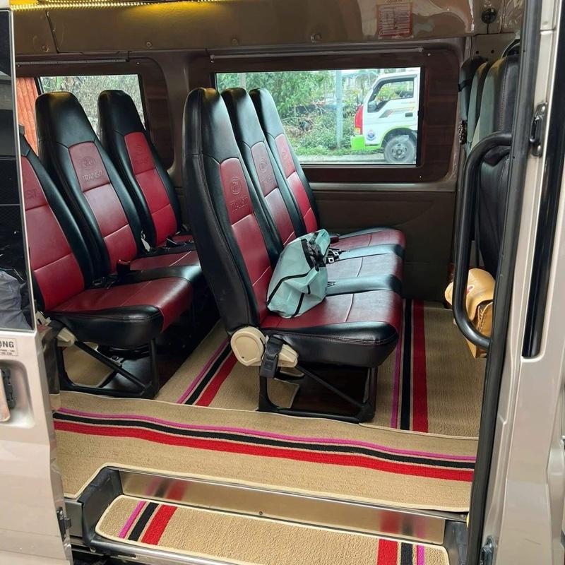 Bộ thảm lót sàn may sẵn cho xe Ford Transit , Solati 16chỗ . Dễ dàng vệ sinh chống trơn trượt tốt