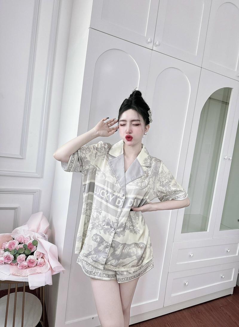 Product Introduction of Đồ bộ đùi lụa Latin fom vest 4 cúc bọc - size dưới 70kg  Women 28