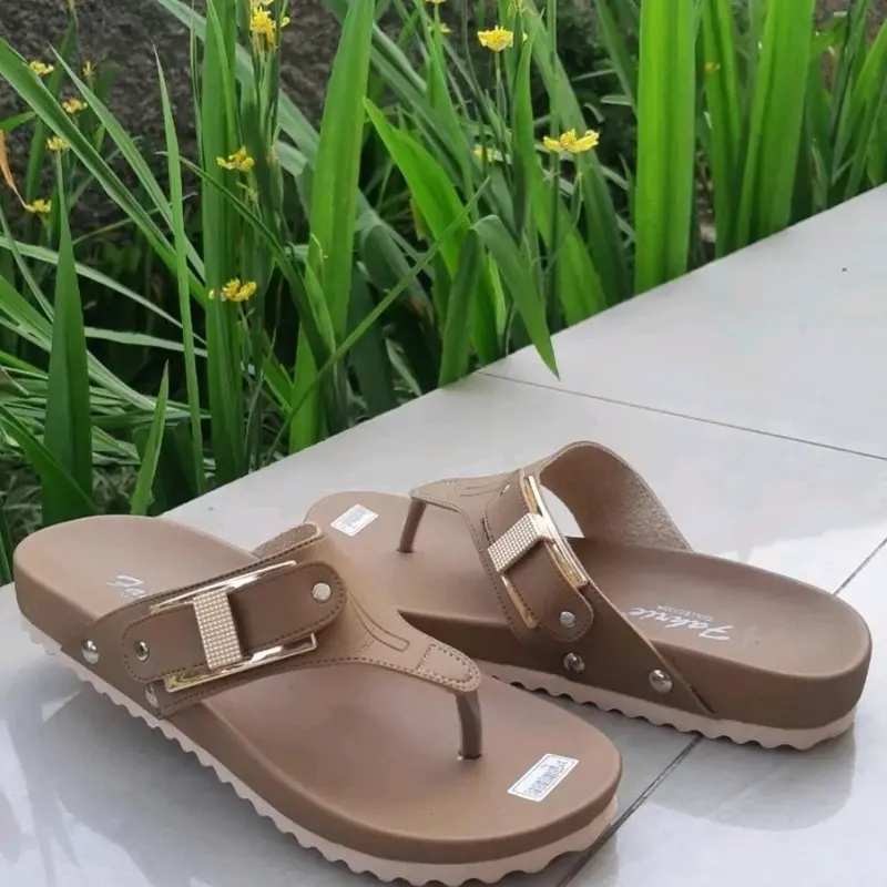Sandal jepit wanita motif gesper elegan sendal sehari hari 2