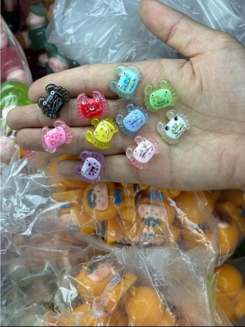 Product Introduction of Charm túi mù Cua mini nhiều màu phát sáng DIY 8