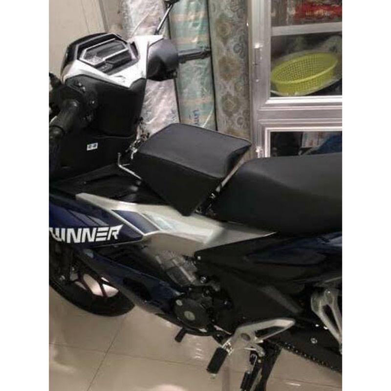 Ghế đi xe máy exciter, Winner cho bé không gác chân