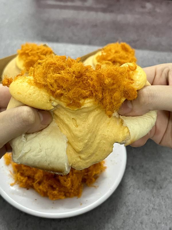   Chỉ Giao HCM  Bánh Mì Kim Sa sốt Trứng Muối Tươi 1 hộp 2 bánh Cake Thức Ăn Food 