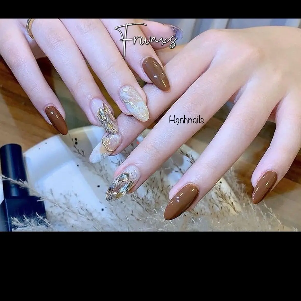 Nailbox thiết kế nâu tây mi loang đá Women Nữ