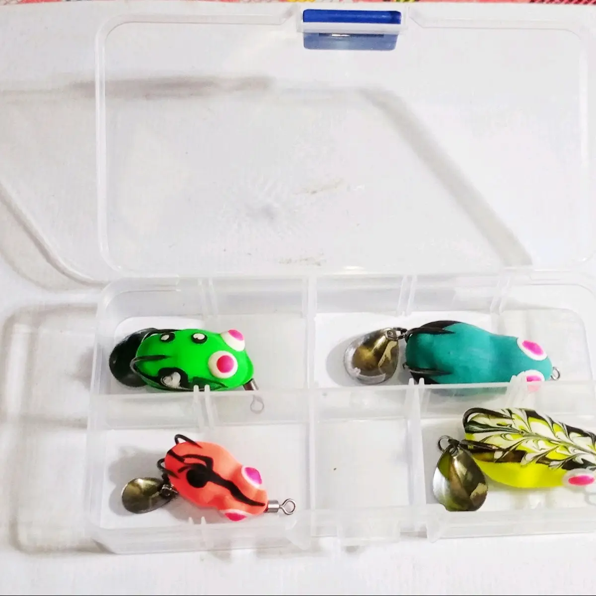 softfrog / umpan casting isi 4pcs bonus kotak,warna acak/random