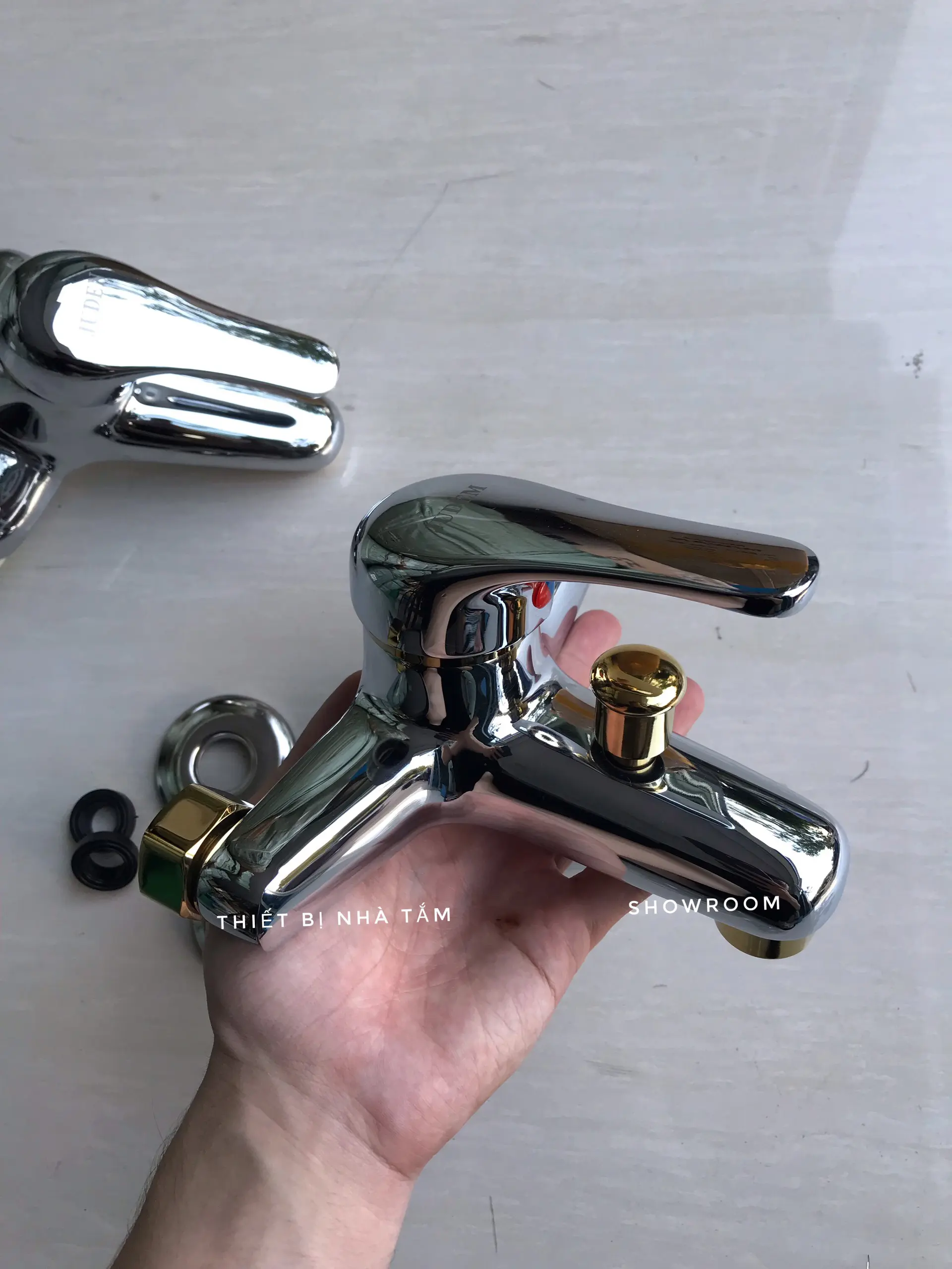 Sen tắm nóng lạnh mạ vàng lõi đồng bóng, vòi tắm nóng lạnh joden mạ vàng hàng đẹp nước chảy thoáng