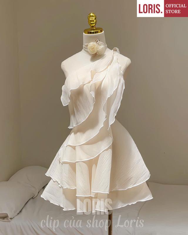 LORIS - Cira Dress, Đầm kem chéo vai thắt dây nhiều tầng xinh