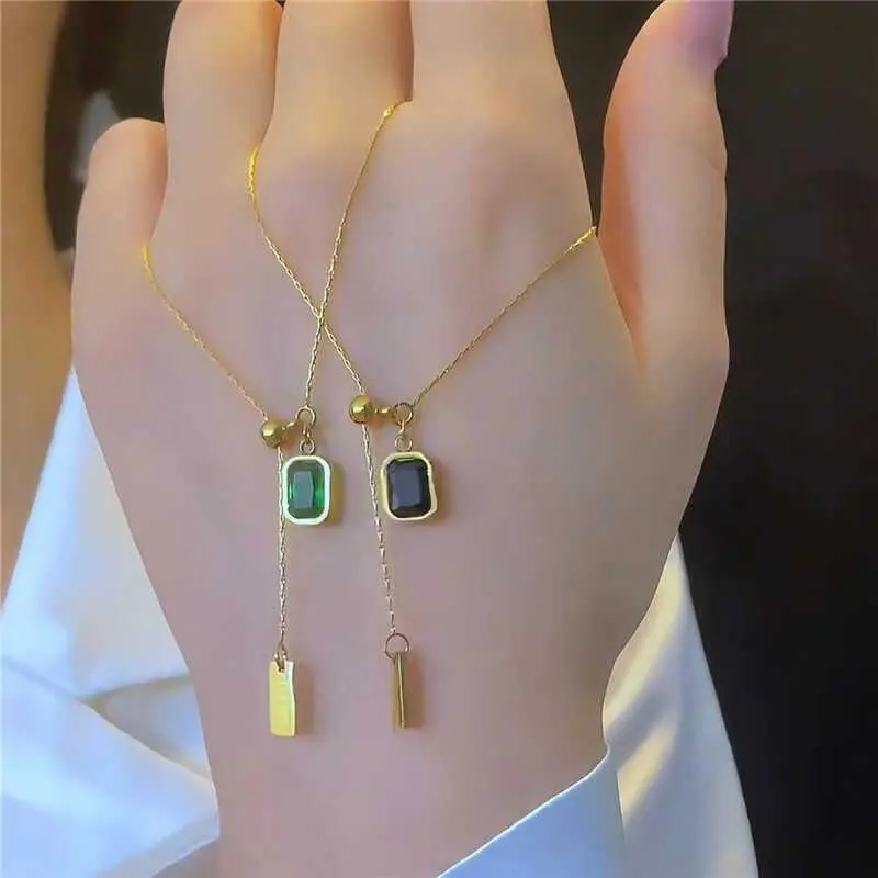 Kalung Titanium Wanita Rantai Rumbai Batu Zamrud Persegi Gaya Retro Anti Karat Cocok Dipakai Setiap Hari Bisa COD H212