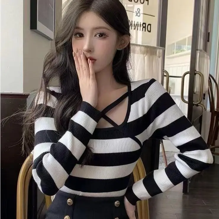 Atasan Rajut Salur Square Neck Tali Silang Lengan Panjang 3