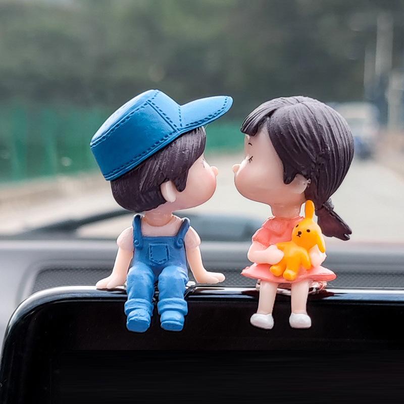 Cartoon Couple Design Car Ornament, 1 Count Cute Car Interior Decoration, Creative Office & Home Desktop Ornament 0