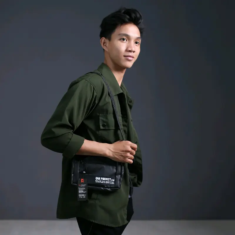 QNA PROJECT - Kepler Clutch Bag - Pouch Pria Wanita Tas Selempang Hand Bag Sling Bag Shoulder Bag - Waterproof - Hitam 4