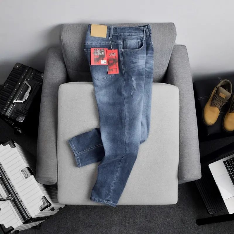 Quần jeans nam mã xanh 3, gam màu xanh đậm nhẹ fom slim ôm vừa. Co giãn 4 chiều