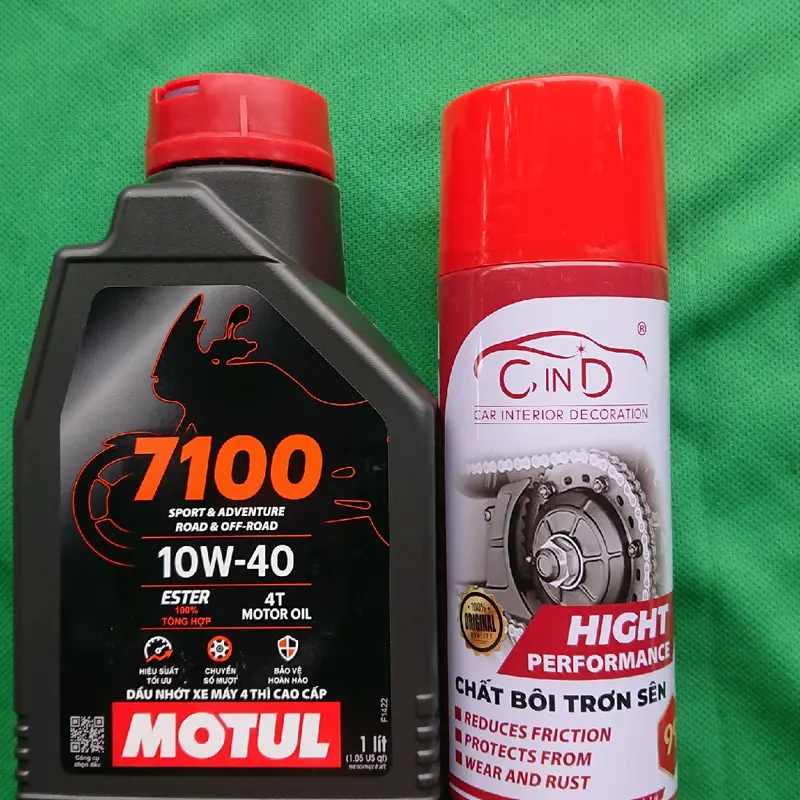 Dầu nhớt xe máy Motul 7100 10w40 1 lít và 1 chai xịt dưỡng sên 450 ml (bộ sản phẩm gồm 2 món như hình) 7