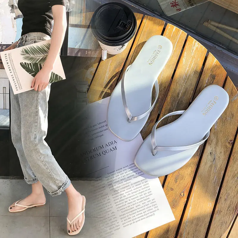 European and American Style Women's Cool Slippers Fashionable PU Leather Comfortable Clip on Feet Versatile Flat Bottom Flip Flops for Summer Wear