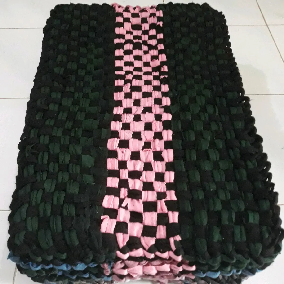 Keset Anyam warna cantik terlaris isi 4pcs Dalam Ruangan