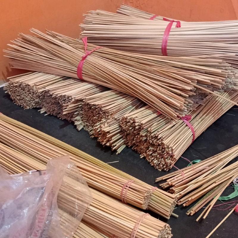 (100pcs) tusuk buket 40cm runcing,buket, bahan buket bunga,bunga uang,penyangga buket, tusuk sate, tusuk sate panjang, stik bambu,lidi panjang,stik bambu bulat, bahan buket, lidi. 2