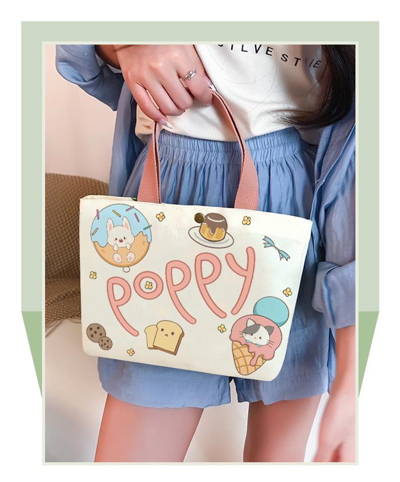 Product Introduction of Túi Vải Bố, Dành Cho Nữ, Thiết Kế Hoạt Hình Chính Hãng Túi Tote Mini, Thích Hợp Cho Nhân Viên Văn Phòng, Túi Xách Nhỏ Túi Đựng Hộp Cơm Trưa, Hàng Mới Về 2025, Bán Buôn Có Sẵn 12