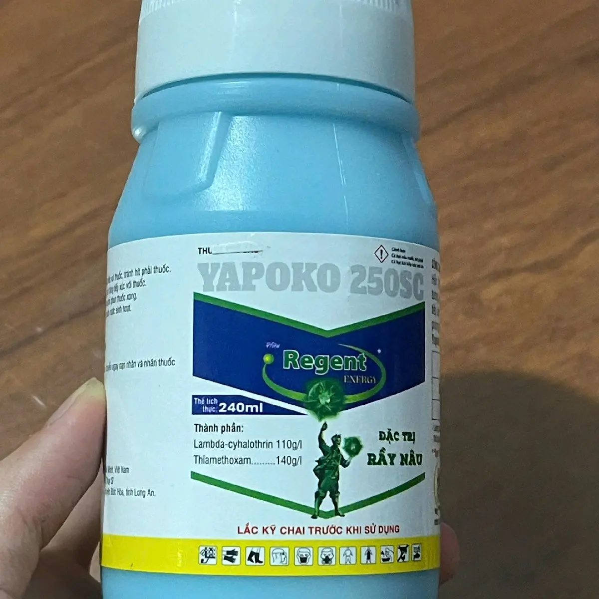 Phân bón lá Regent 240ml nắp trắng chuyên dùng sầu riêng