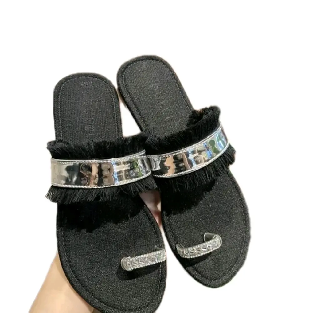 Dép Nữ Xỏ Ngón Dây Ngang Phối Đá Mũi Tròn Một Màu Đen Đế Bằng Shoes Giày Da PU Cao Cấp