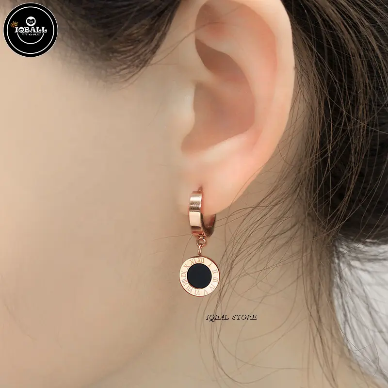 Anting Titanium Wanita Anti Karat / Anting Motif Bulat Hitam Tulisan Romawi Anti Karat dan luntur Terlaris anting zoro jepit harian tanaman
