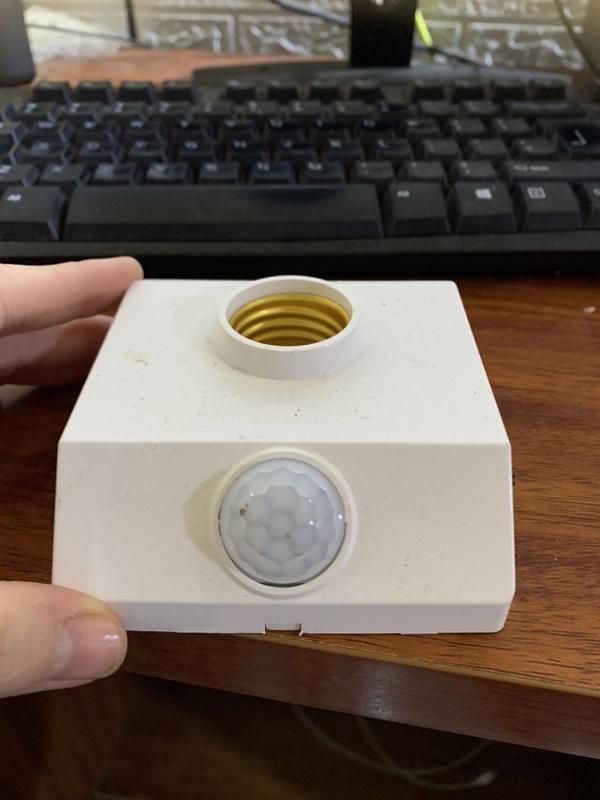  Đuôi đèn cảm ứng chuyển động người đến tự động bật người đi tự động tắt 