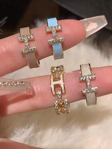 レターデザインのカフリング、調節可能なオープンリング、女性と女の子のためのファッションジュエリーアクセサリー、誕生日プレゼントにぴったりのトレンディで上品なジュエリー