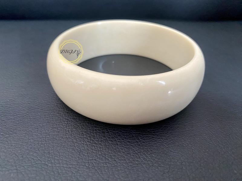 Vòng tay xương mỹ nghệ màu ngà, bản to 18 - 25mm  Dugi store 2