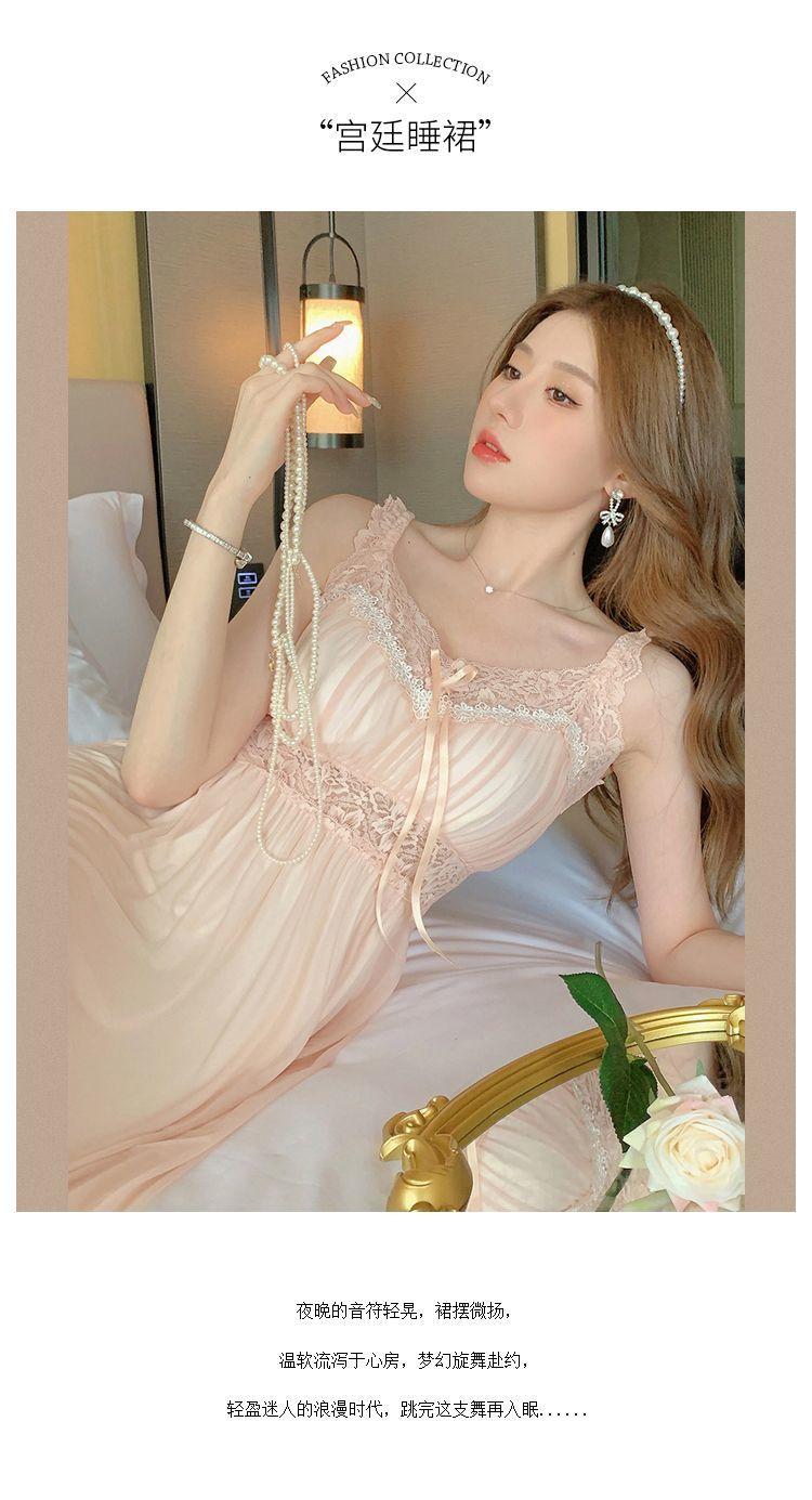 Product Introduction of Váy Ngủ Dây Đeo Spaghetti Cổ Điển Phong Cách Pháp, Bộ Sưu Tập Mùa Hè Của Phụ Nữ, Phong Cách Người Nổi Tiếng Trên Internet, Ren Ngọt Ngào Thiết Kế khoét Dài Trung Bình Đồ Ngủ, Đồ Mặc Nhà Cao Cấp, 2024 1