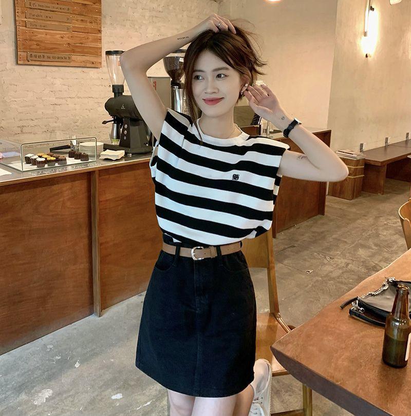 Product Introduction of Áo Thun Vest Sọc, Dành Cho Nữ, Hàng Mới Về Mùa Hè 2022, Thiết Kế Đẹp, Độc Đáo Sang Trọng, Dáng Rộng Vừa Vặn, Áo Mặc Bên Ngoài Cô Gái Nóng Bỏng, Áo Không Tay, Có Thể Mua Lại 1749 13