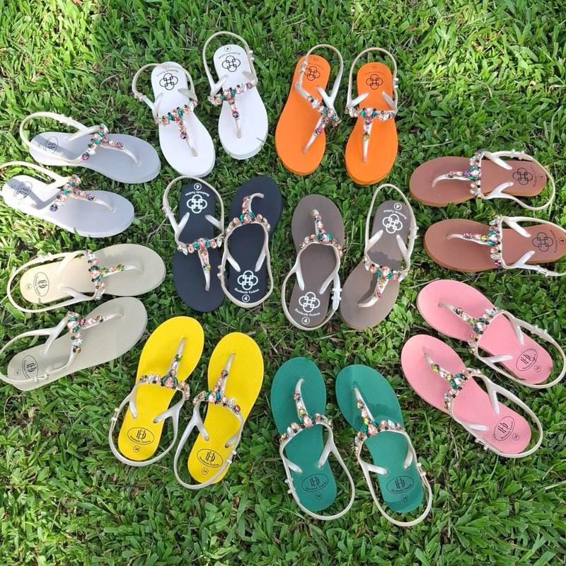 dép quai hậu đính đá (form rộng đặt lùi 1 size) , chất liệu đế cao su , mềm, dẻo, mang êm chân, siêu bền, size 35 đến 40.