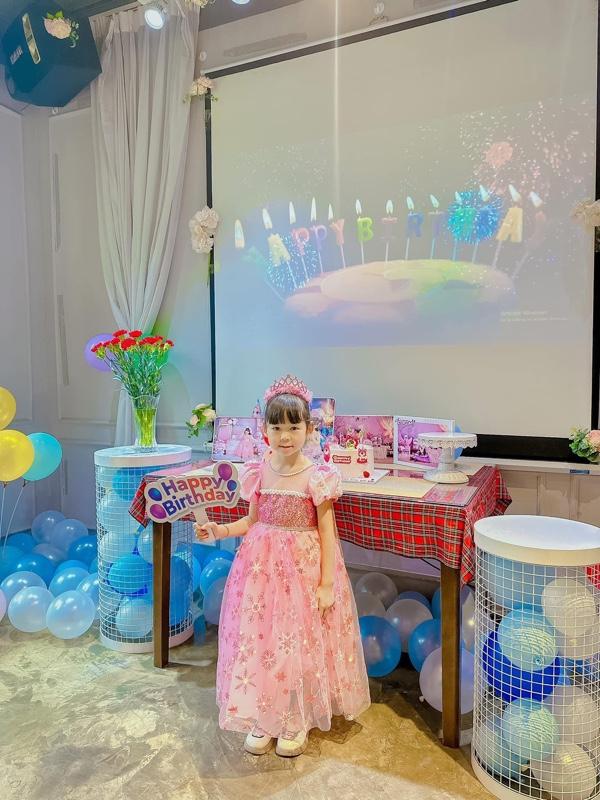 Product Introduction of Váy Elsa công chúa cho bé gái nhà Linh Đan kids - 2 màu (Xanh/Hồng) - Có choàng sau lưng Và tặng kèm cài tóc 8