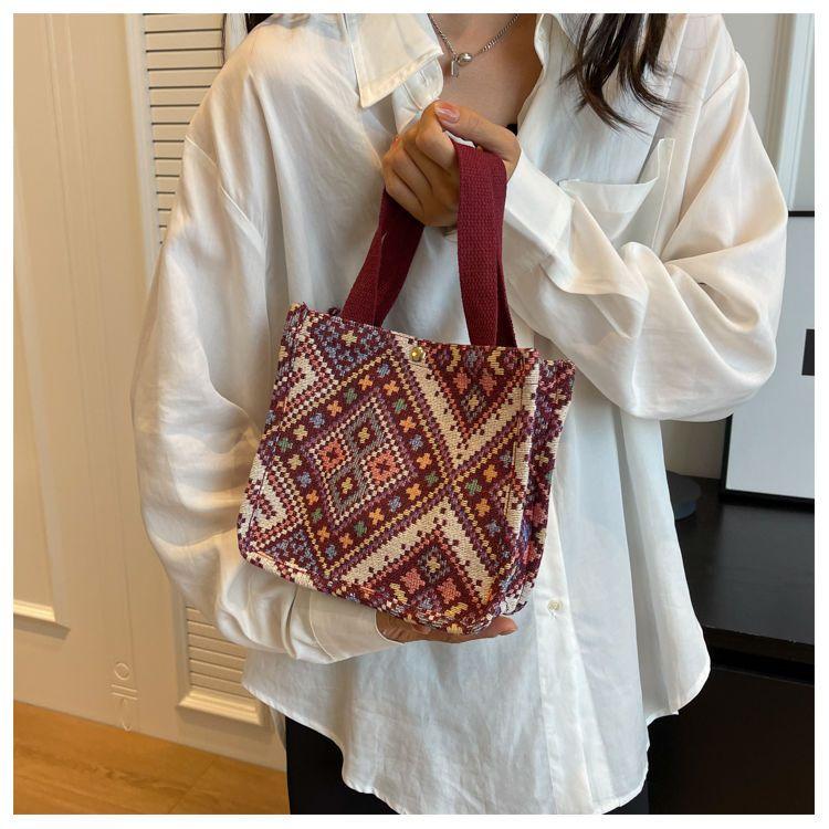 Product Introduction of Túi Tote Dệt Tay, Chất Liệu Vải Bố Sức Chứa Lớn, Phong Cách Lười Biếng, Thích Hợp Cho Bé Gái, Phong Cách Instagram, Lý Tưởng Cho Người Đi Làm Và Du Lịch, Túi Đeo Vai Sức Chứa Lớn hàn quốc có thể mở rộng Bag Chữ Nhật Hình Chữ Nhật Canvas Da Hoa 24