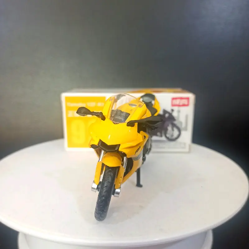 Miniatur Motor Yamaha Yzf R1 Skala: 1:18 3