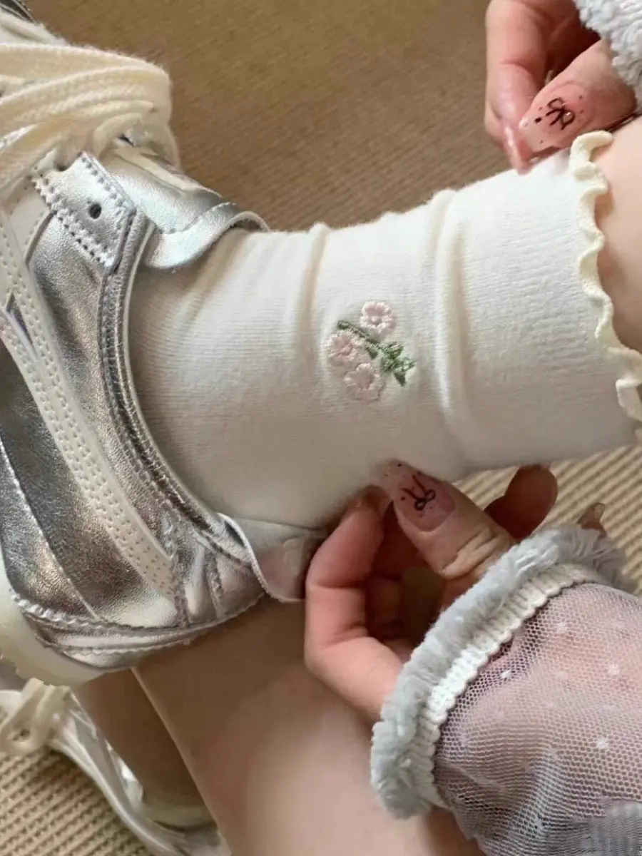 Tất cao cổ bèo nhún thêu hoa mùa xuân chất cotton thấm hút mồ hôi