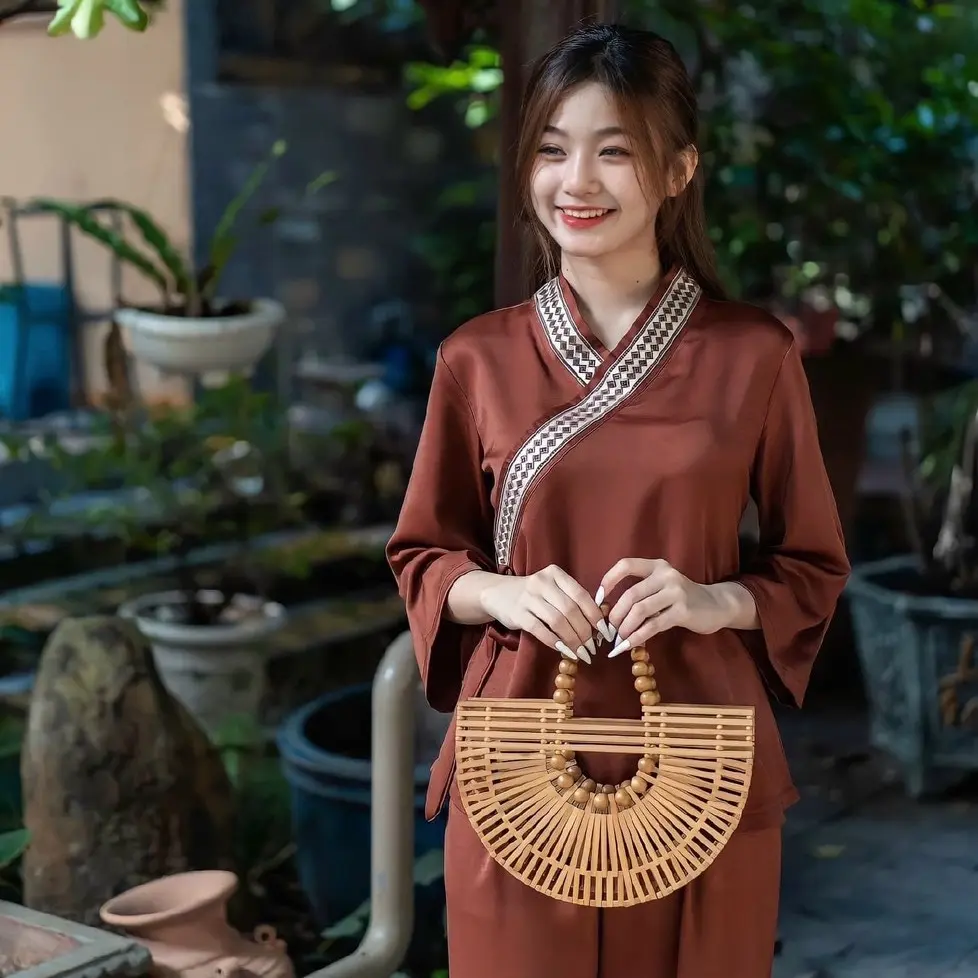 Mã N105, Bộ đồ lam nữ cổ nhật phối, vải nhung lụa cao cấp, sang trọng, mềm mịn và thoáng mát.