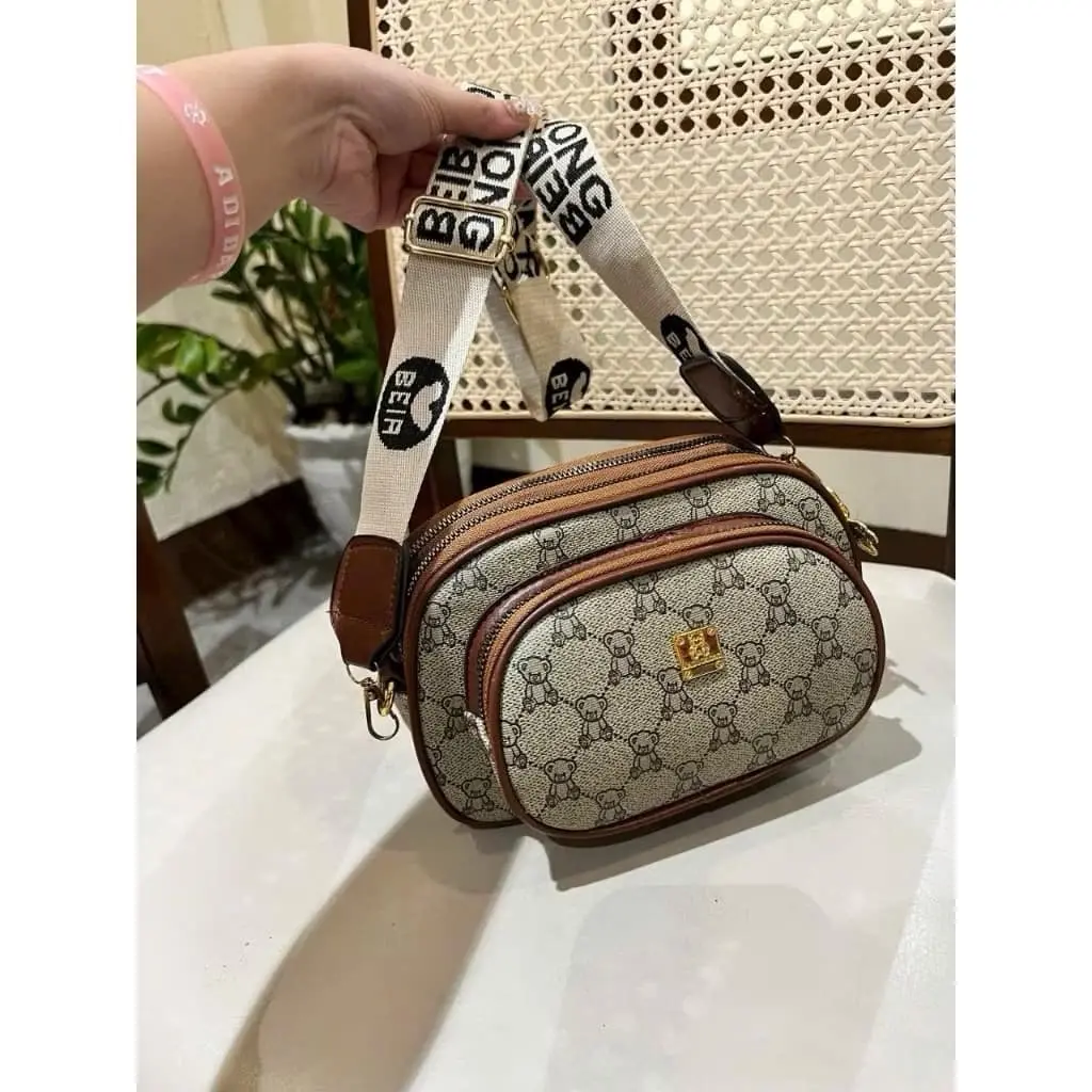 Túi ba ngăn in hình gấu cute size 20cm, dây đeo chéo bản to( ảnh chụp thật), Túi đeo chéo nữ đo chơi, đi làm_Túi xách Linh Khuê Bag Da Nhung Tote Kem